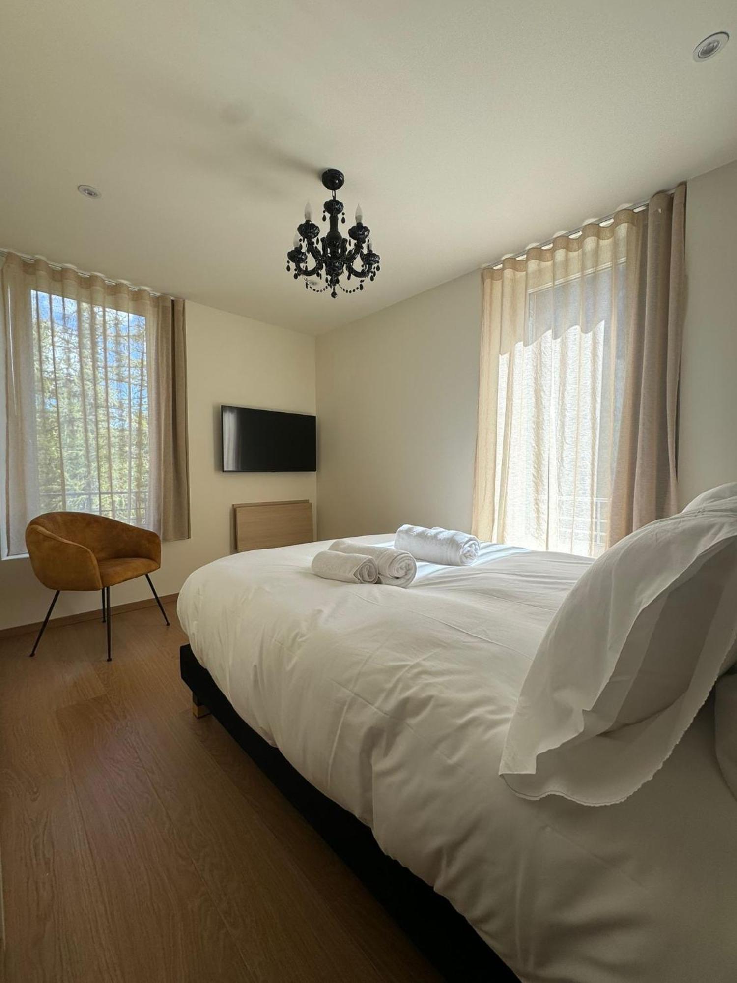 Appartements Confortables Avec Vue Montagne - Residence Villa Belle Fleur Château-Ville-Vieille Buitenkant foto