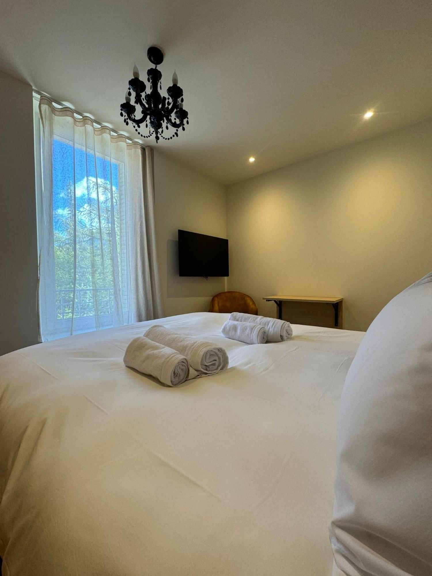 Appartements Confortables Avec Vue Montagne - Residence Villa Belle Fleur Château-Ville-Vieille Buitenkant foto