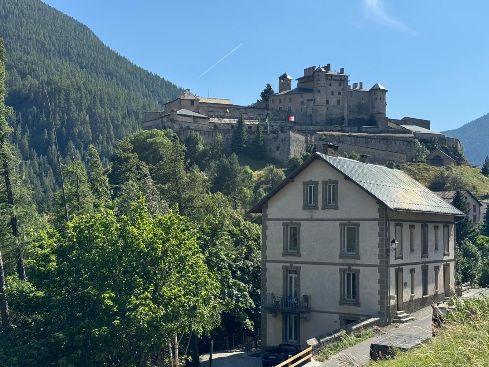 Appartements Confortables Avec Vue Montagne - Residence Villa Belle Fleur Château-Ville-Vieille Buitenkant foto