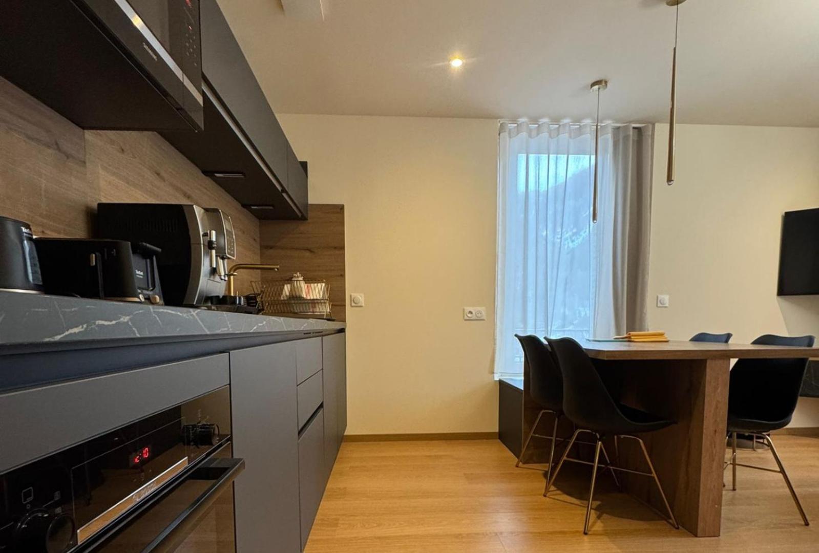 Appartements Confortables Avec Vue Montagne - Residence Villa Belle Fleur Château-Ville-Vieille Buitenkant foto